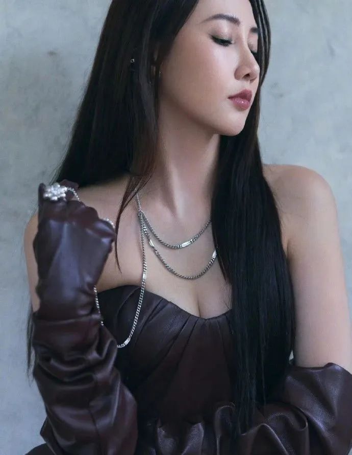 不得不爱的弦子，原来身材那么好