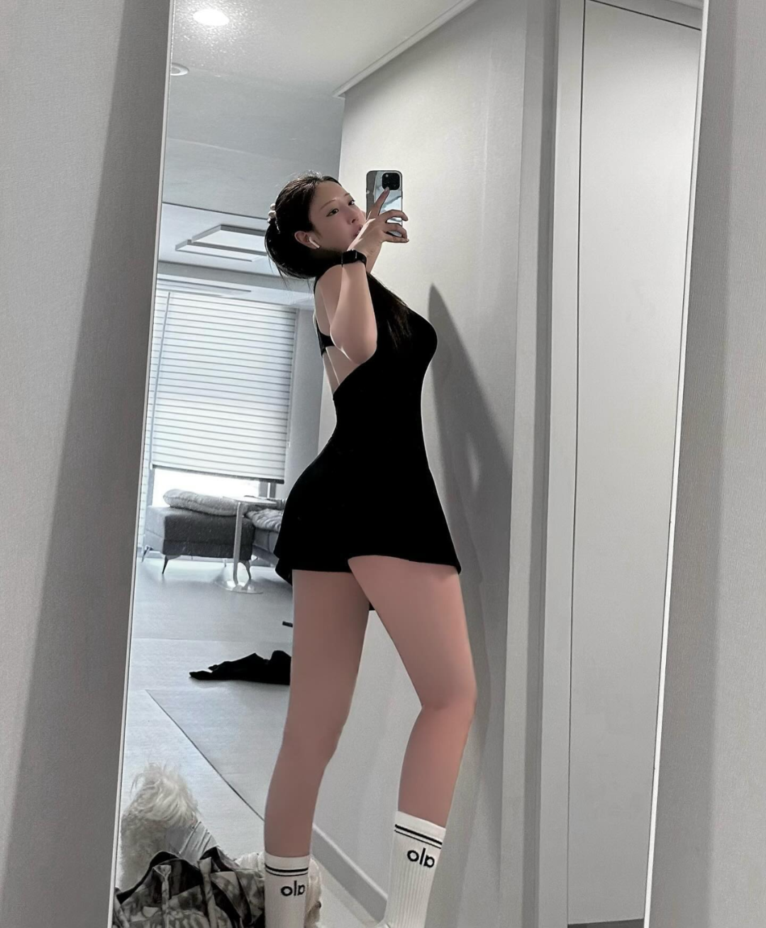 腿长1米8，穿透视装，这身材你顶不住的！