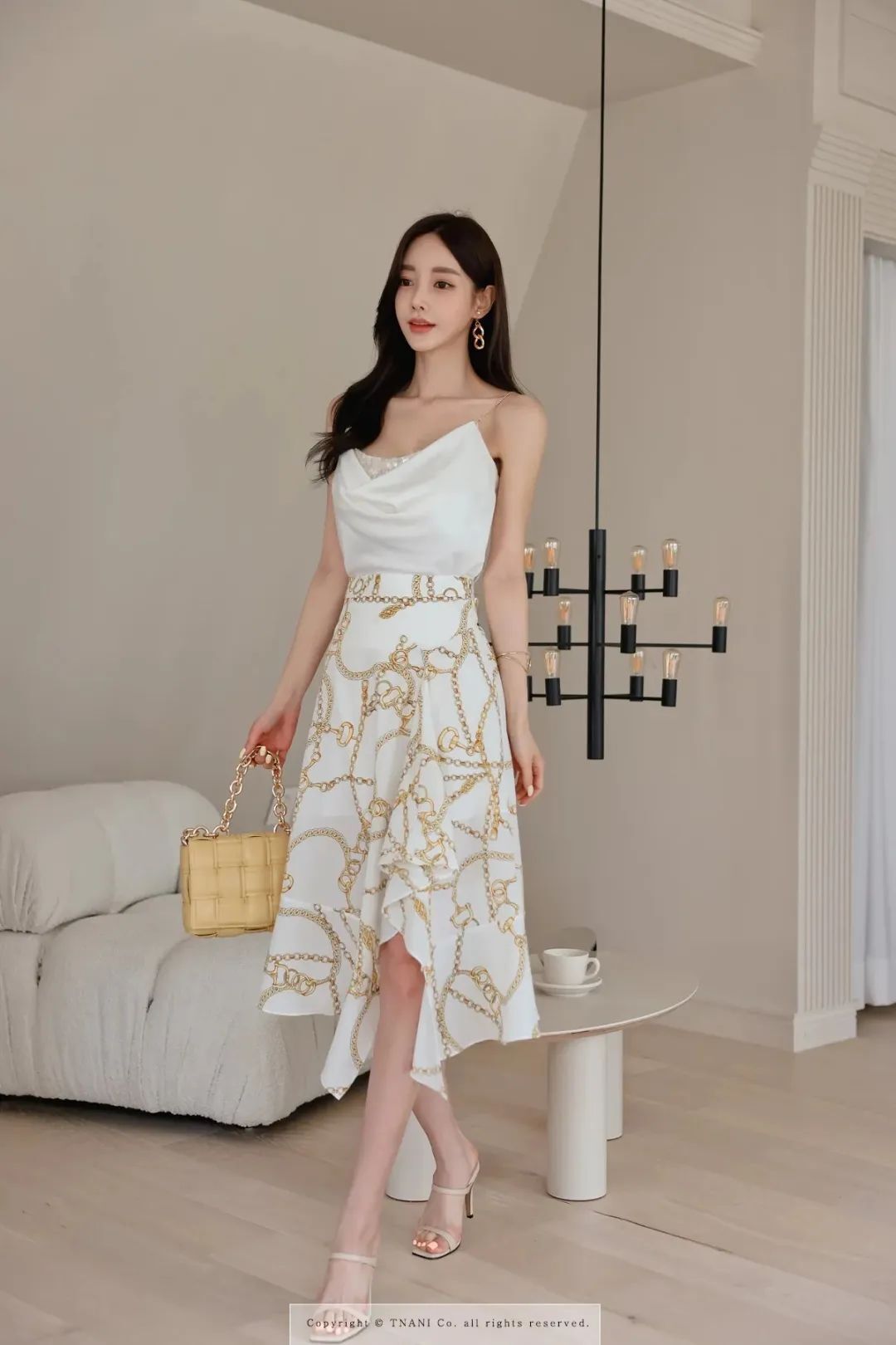 孙允珠图鉴836，金链点缀吊带连衣裙