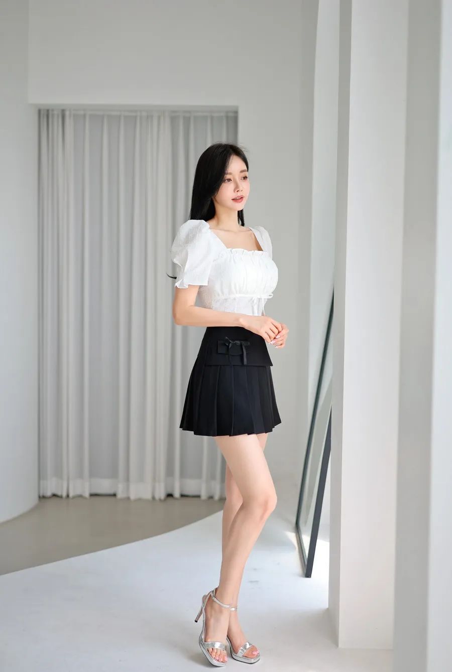 孙允珠图鉴843，白色蕾丝拼接短上衣