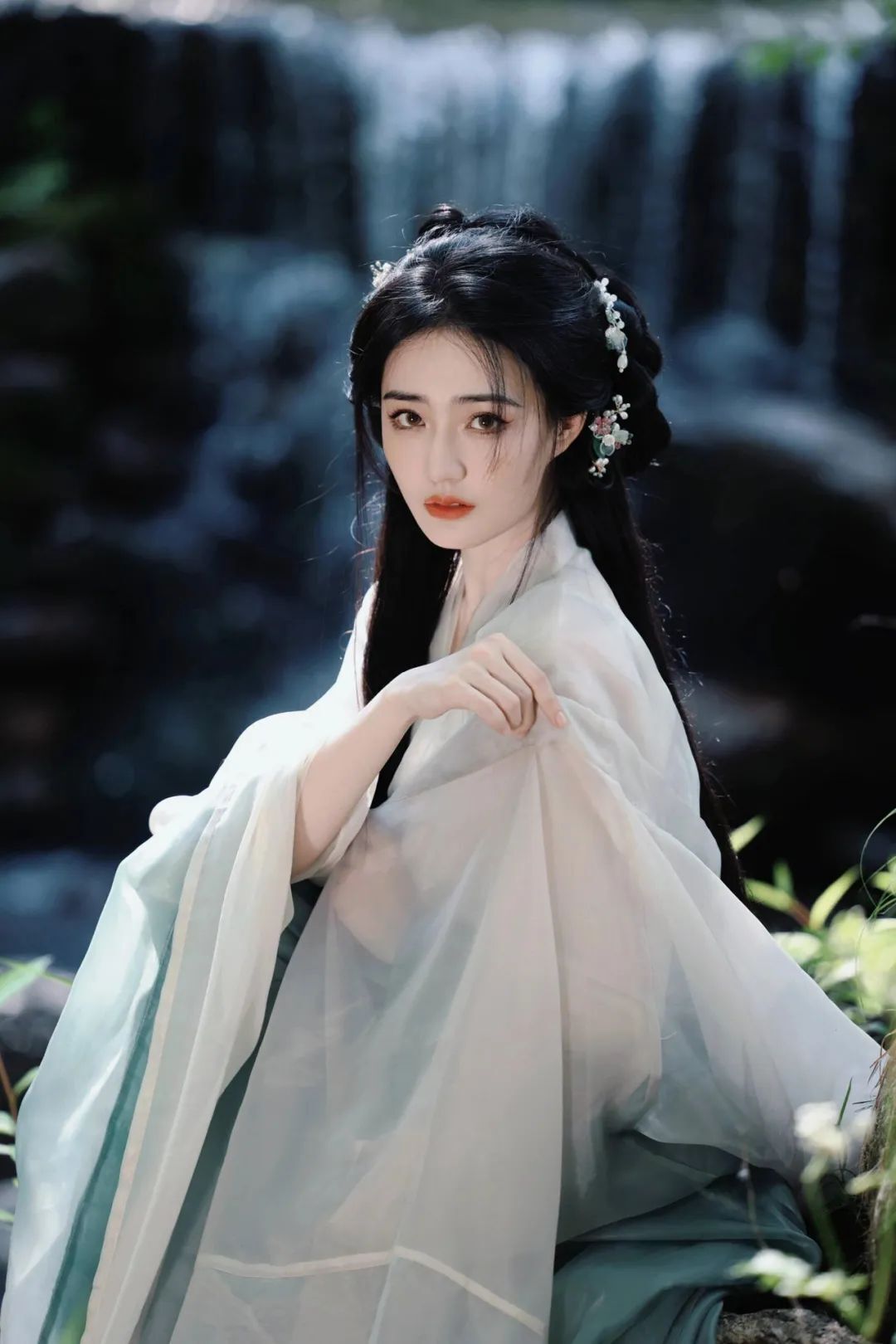 月是人间散客，卿是人间绝色，人间难得