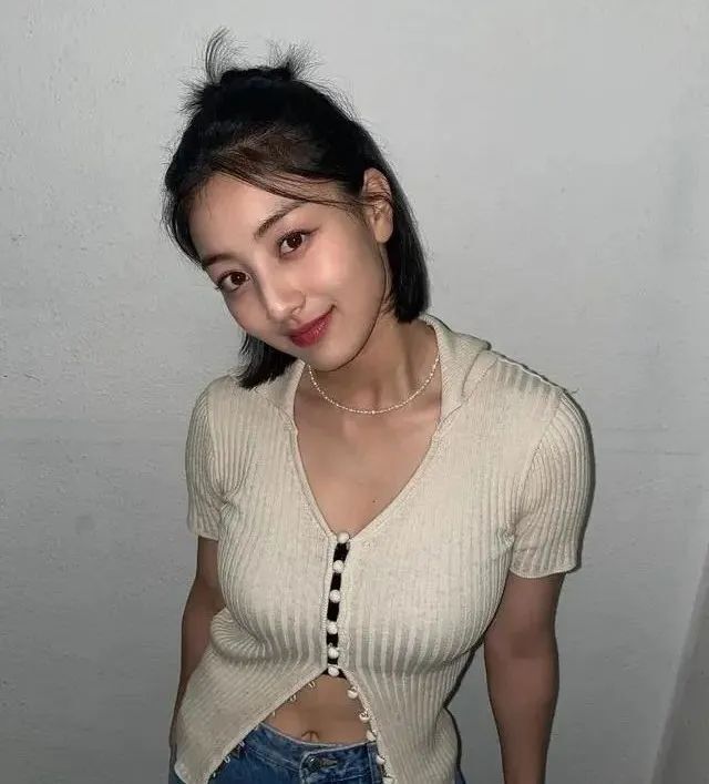 韩国女团长！纯天然完美身材，谁能不迷糊啊？