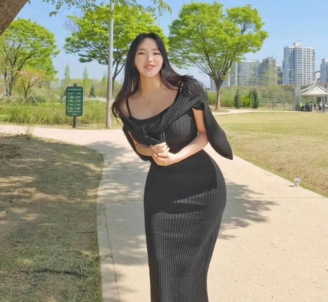 极品美女网红！完美腰臀比，F级漫画身材，真绝了