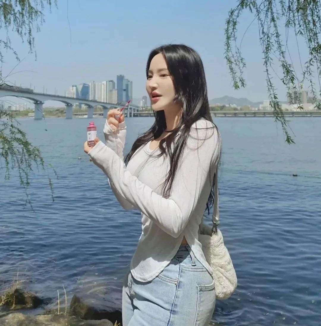 极品美女网红！完美腰臀比，F级漫画身材，真绝了