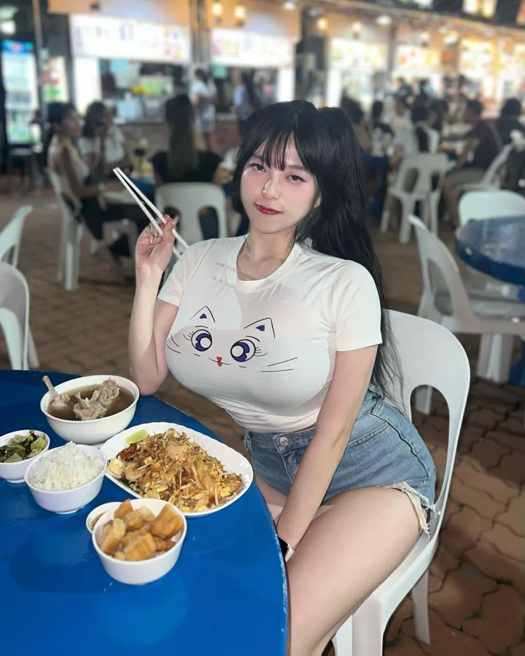 微胖中的极品！夸张的身材，一般人谁顶得住啊？