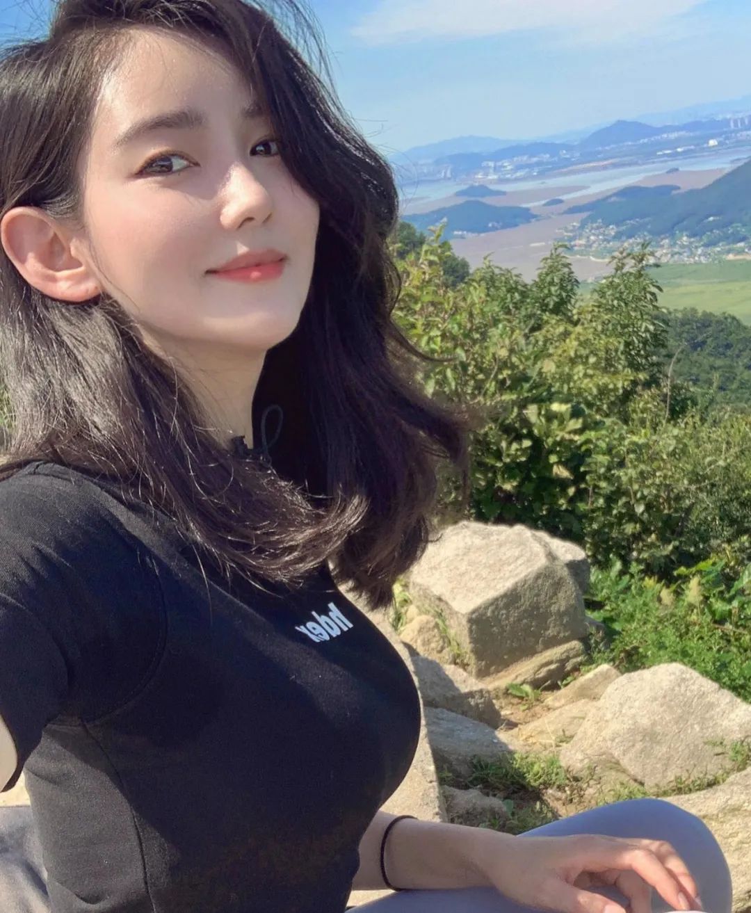 韩国少妇女神！苗条身材，一颦一笑真的绝了