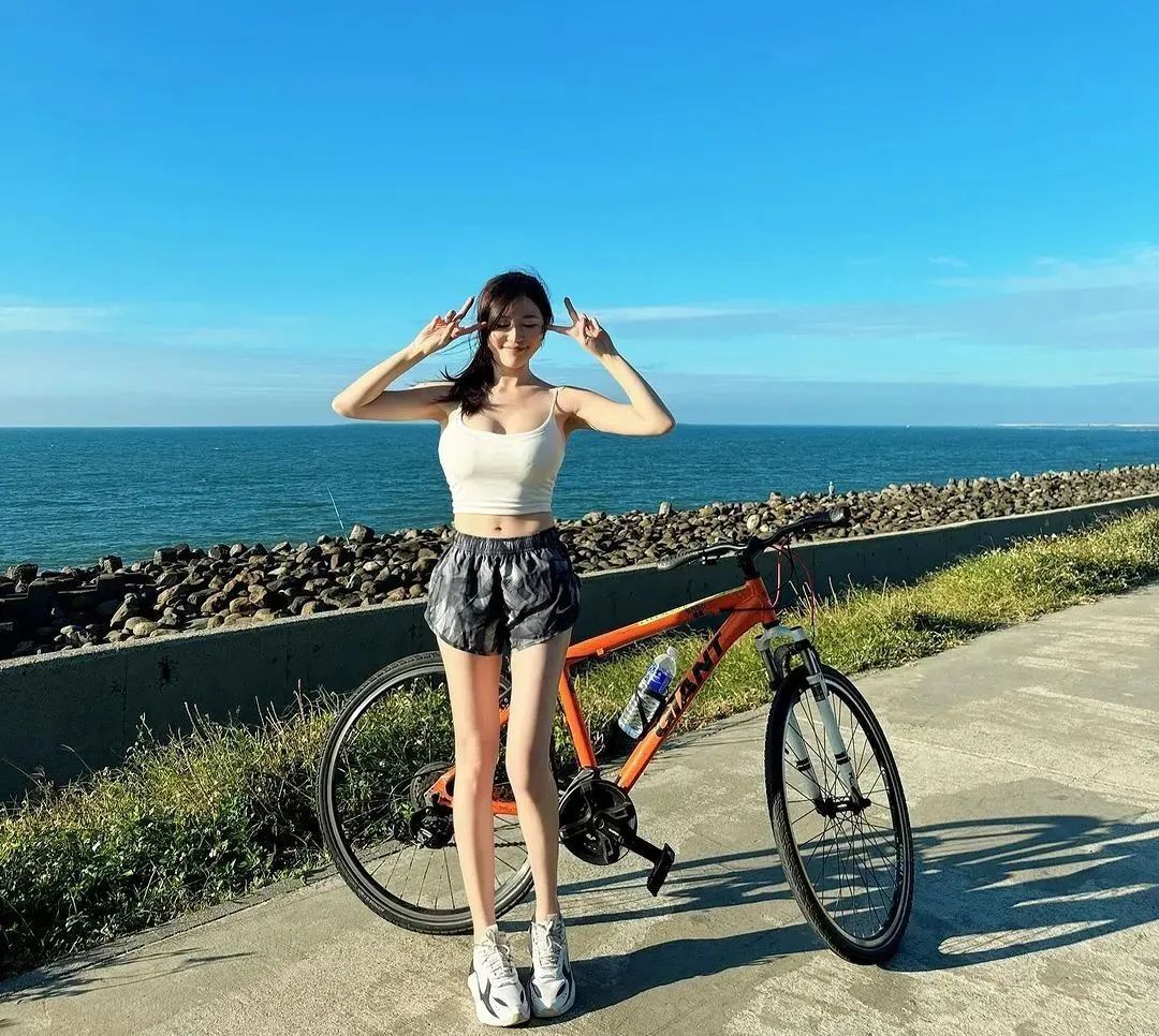 宝岛甜美网红！身材火辣，真是个迷人的小妖精！