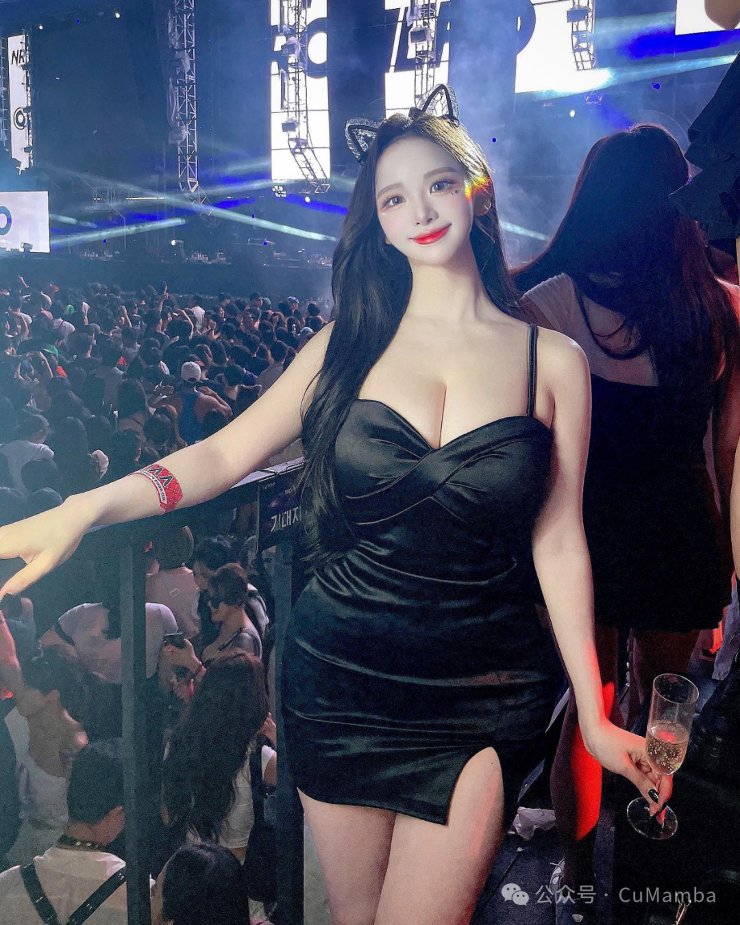 绝美颜值与撩人曲线，抵挡不住这双重诱惑