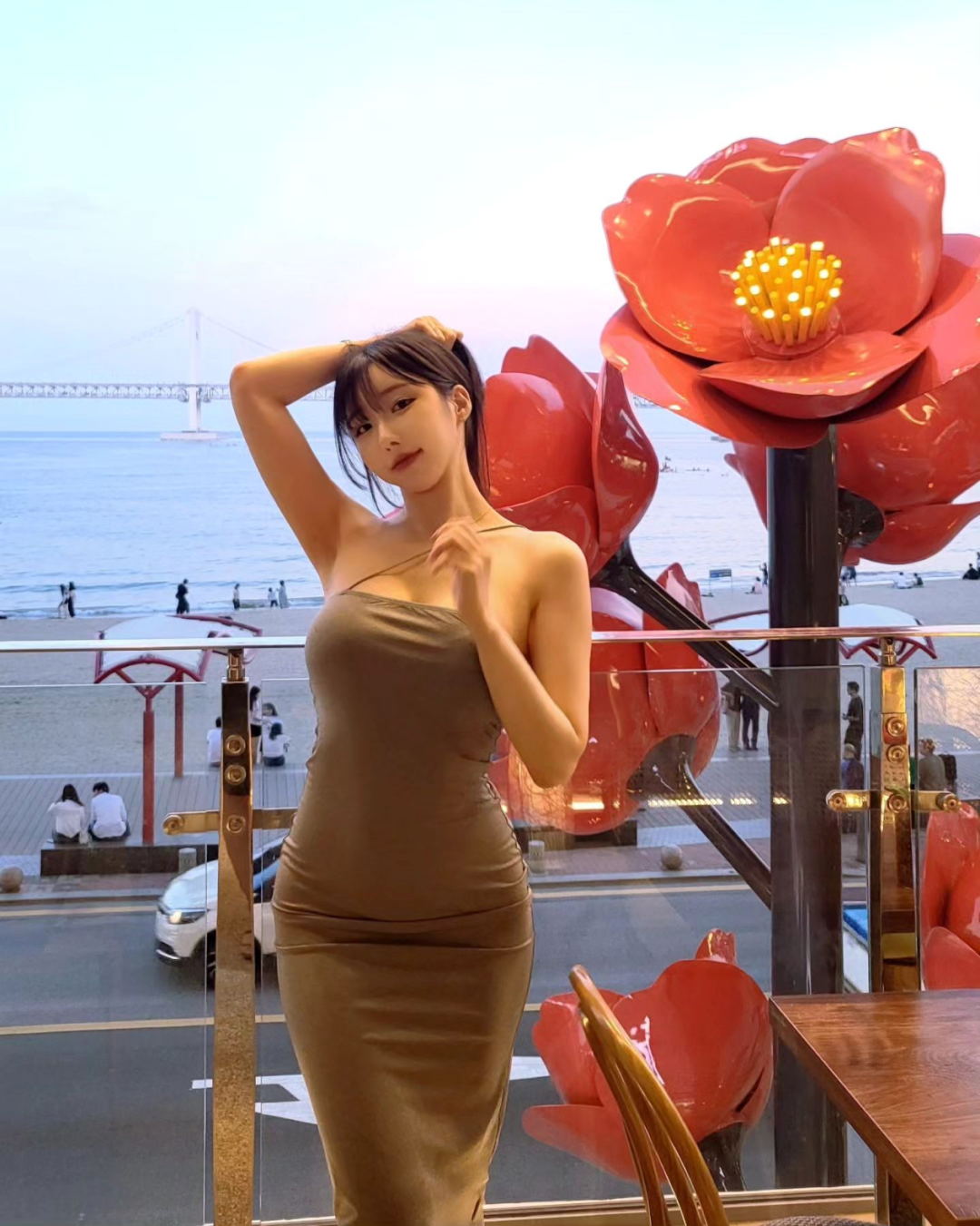 精致的脸蛋！完美的身材！太秀了！