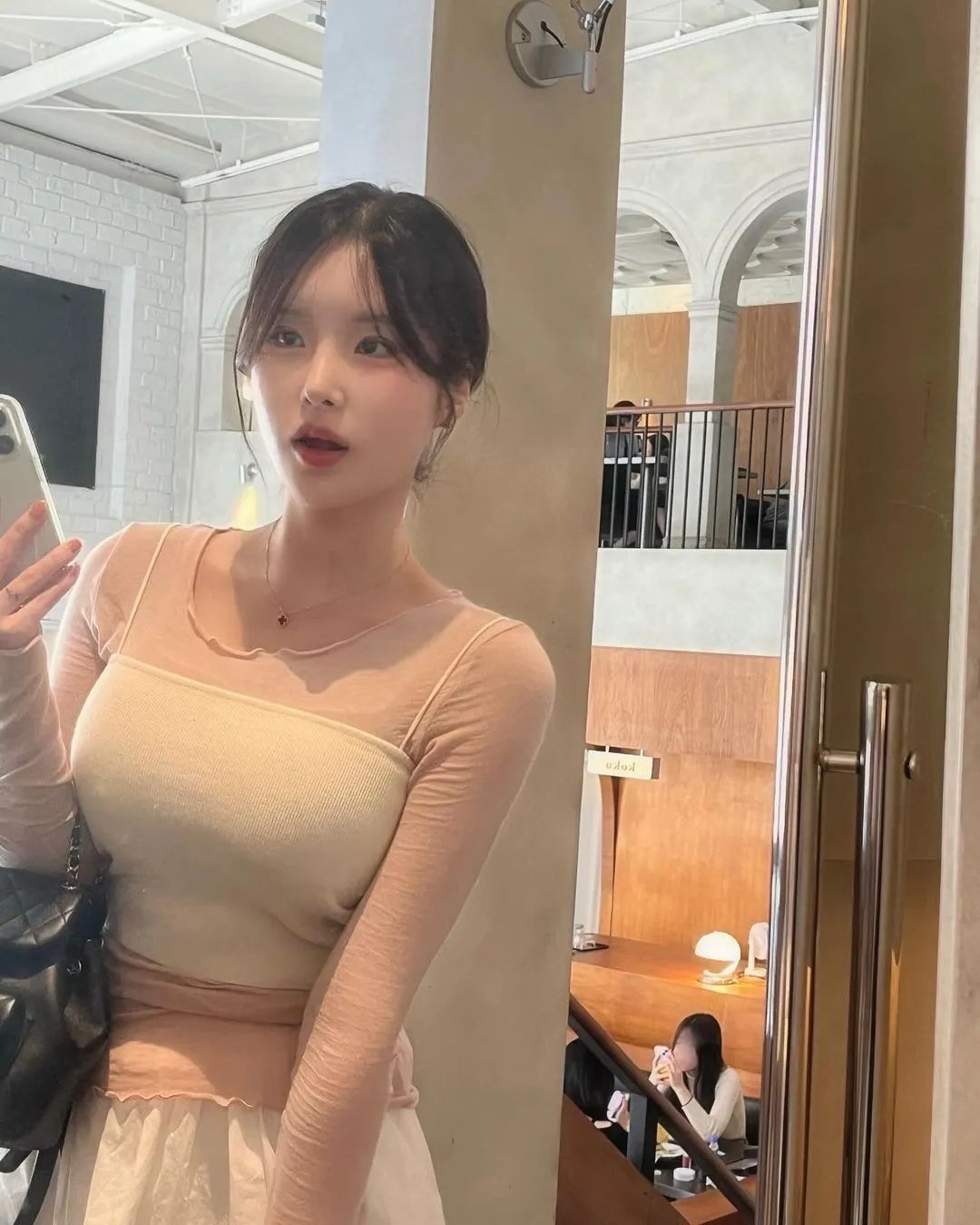 纯欲天花板！极品漫画身材，这韩妞你顶得住吗？