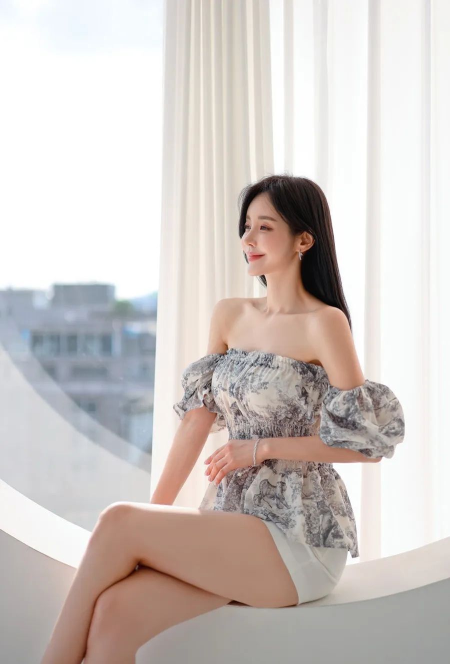 孙允珠图鉴839，抹胸衫搭配白色短裤
