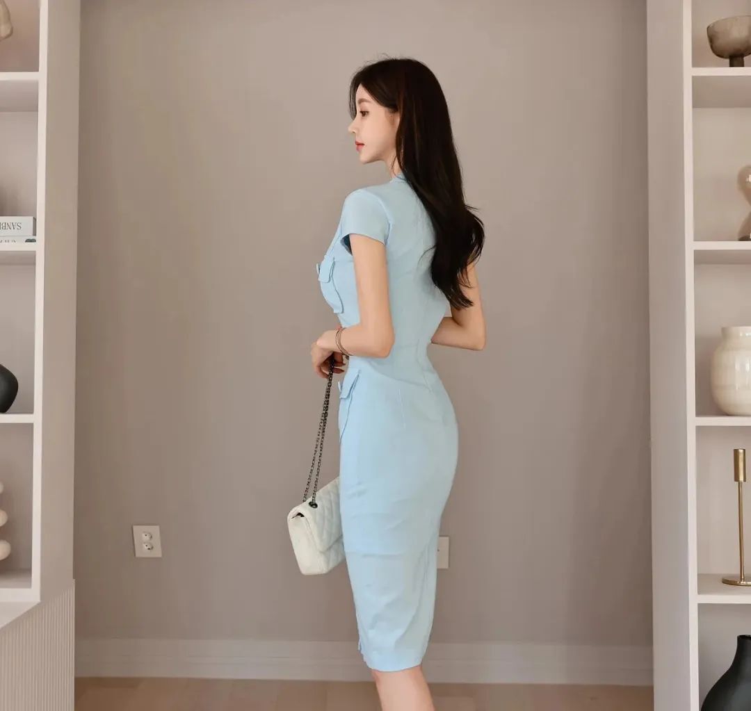 孙允珠图鉴845，浅蓝塑腰连衣裙