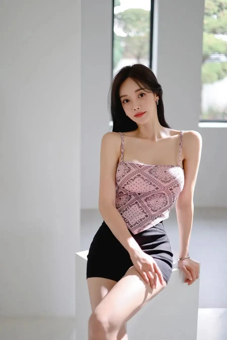 孙允珠图鉴868，印花肚兜配黑色短裤