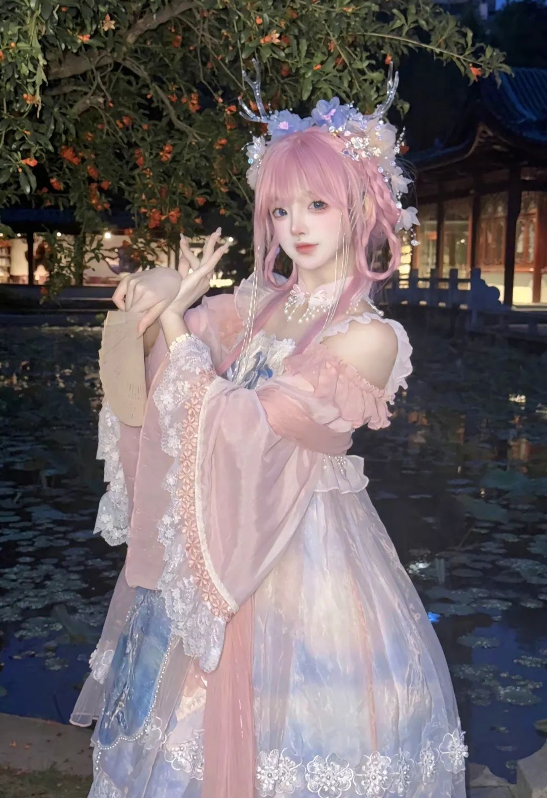 云想衣裳花想容，春风拂槛露华浓。#cos紫色小青龙#甜妹#西施