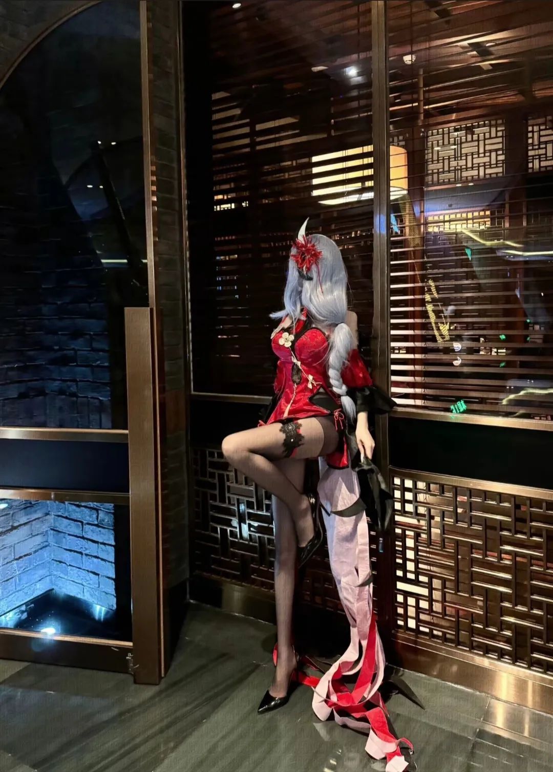 “如果我是风筝的话这根线对我而言便是极为重要的东西意味着情缘和牵绊还有…”“你才是真正能锁住我的红绳。”#申鹤#彼岸花#cos