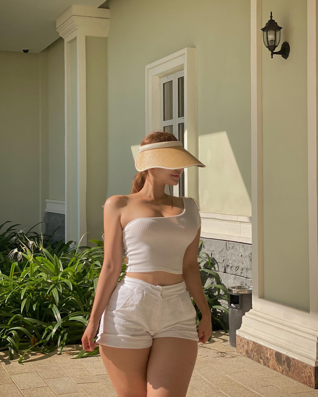 身材也太顶了吧！曲线非常完美！