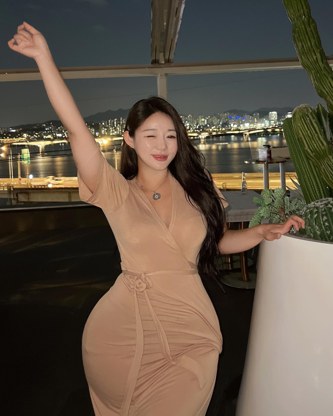 身材也太顶了吧！曲线非常完美！