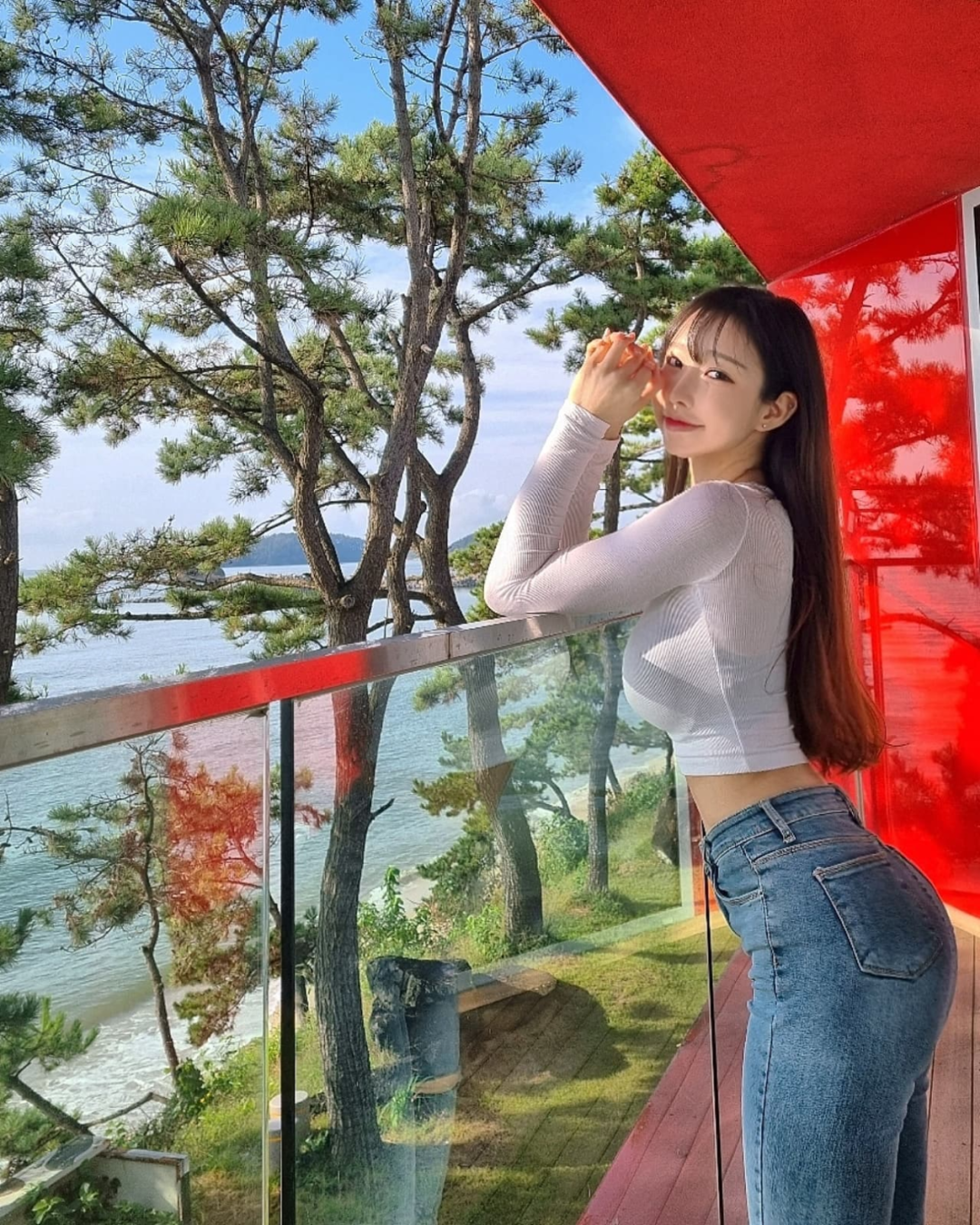 精致的脸蛋！完美的身材！太秀了！