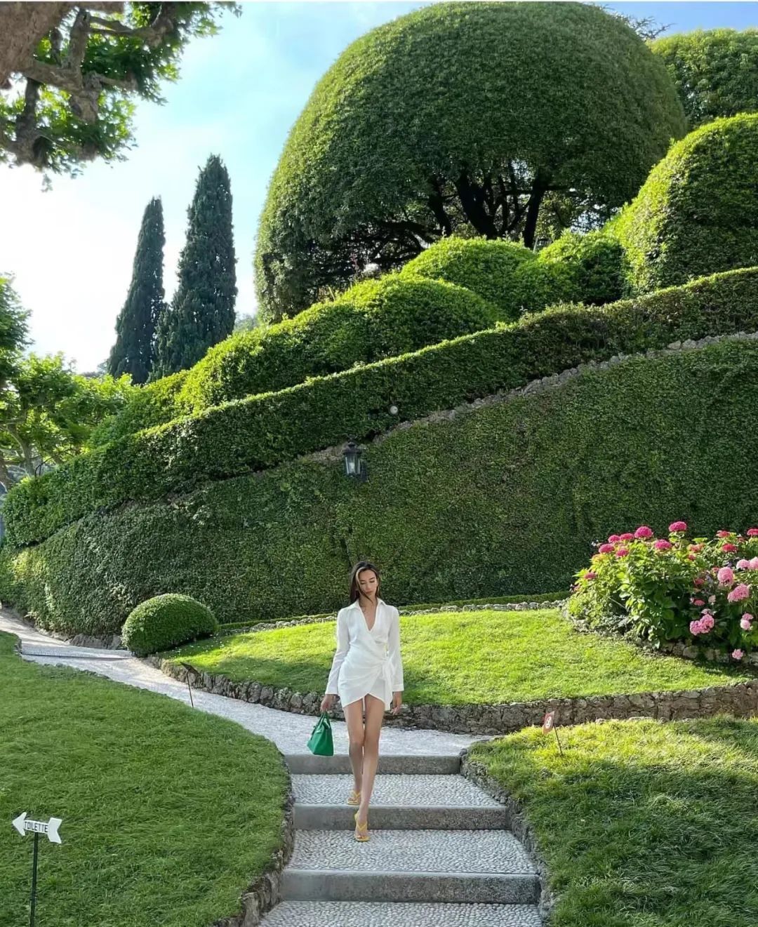 哇！湖人最美女球迷！常坐詹眉旁！大长腿抢镜啊！