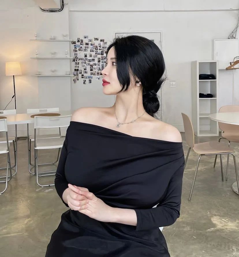 极品少妇！傲人上围！圆润臀部！好顶！