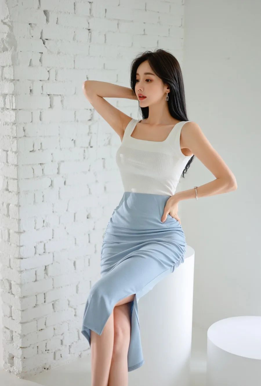 孙允珠图鉴862，蓝色抽褶长裙