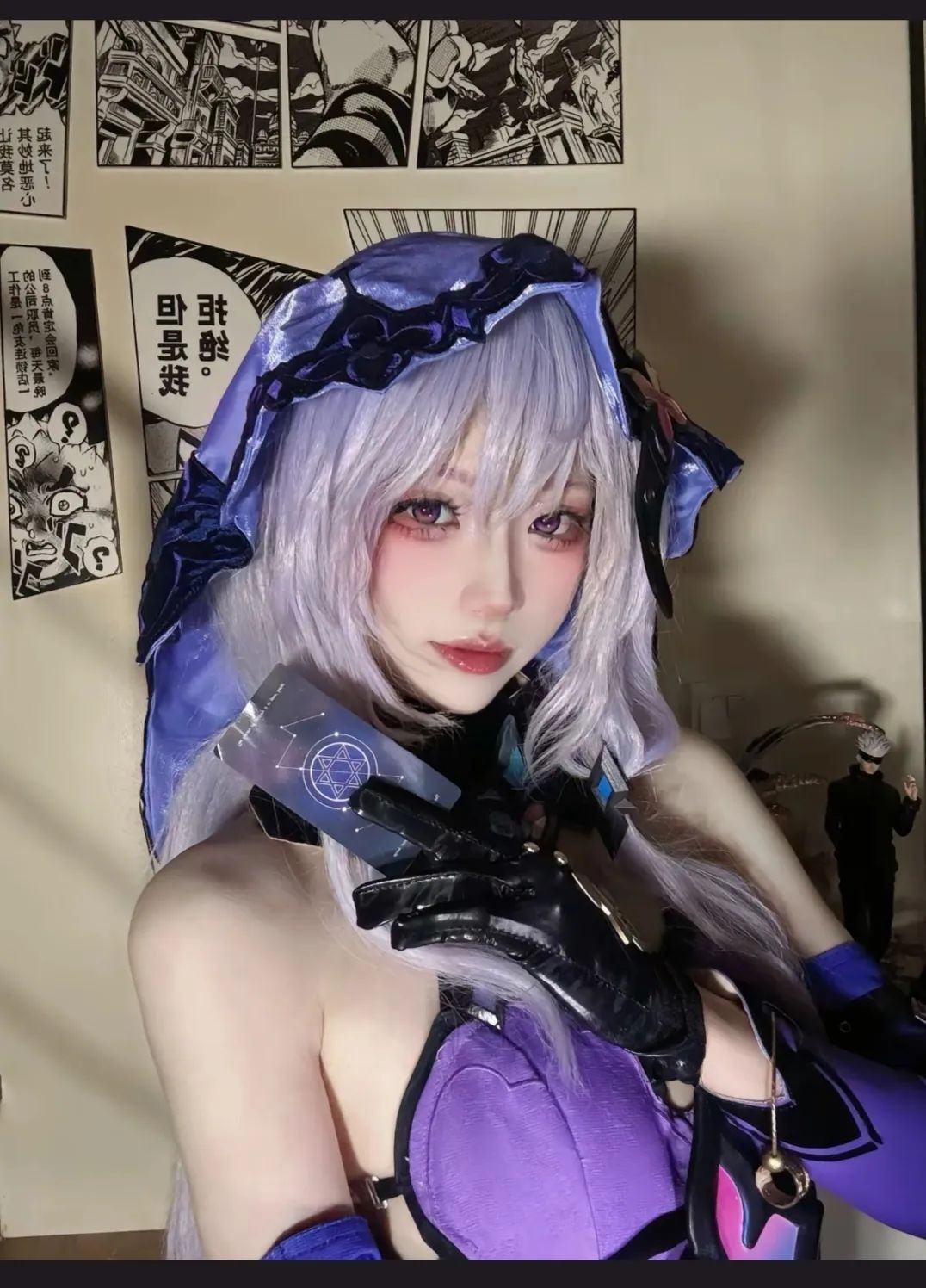 凡人只能看见物质，却不明白精神与灵性才是宇宙的本质。受「浮黎」的恩赐，我们摆脱易坏的实体，得以亲近真正的存在。#黑天鹅#cos
