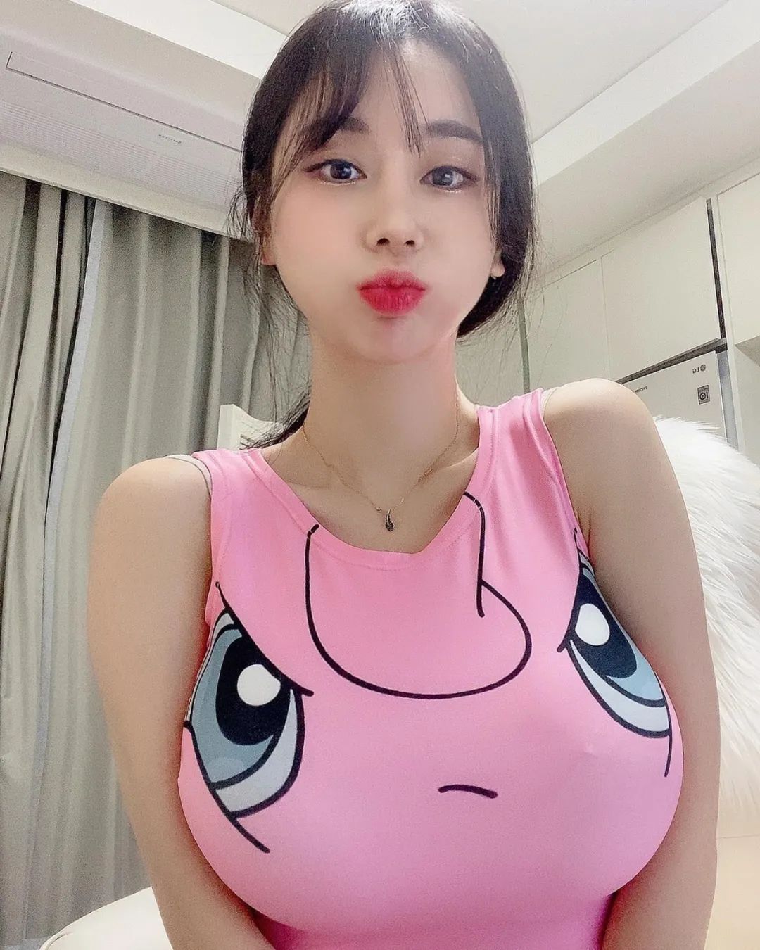 炸裂身材，完美曲线！南韩这妹子太夸张了