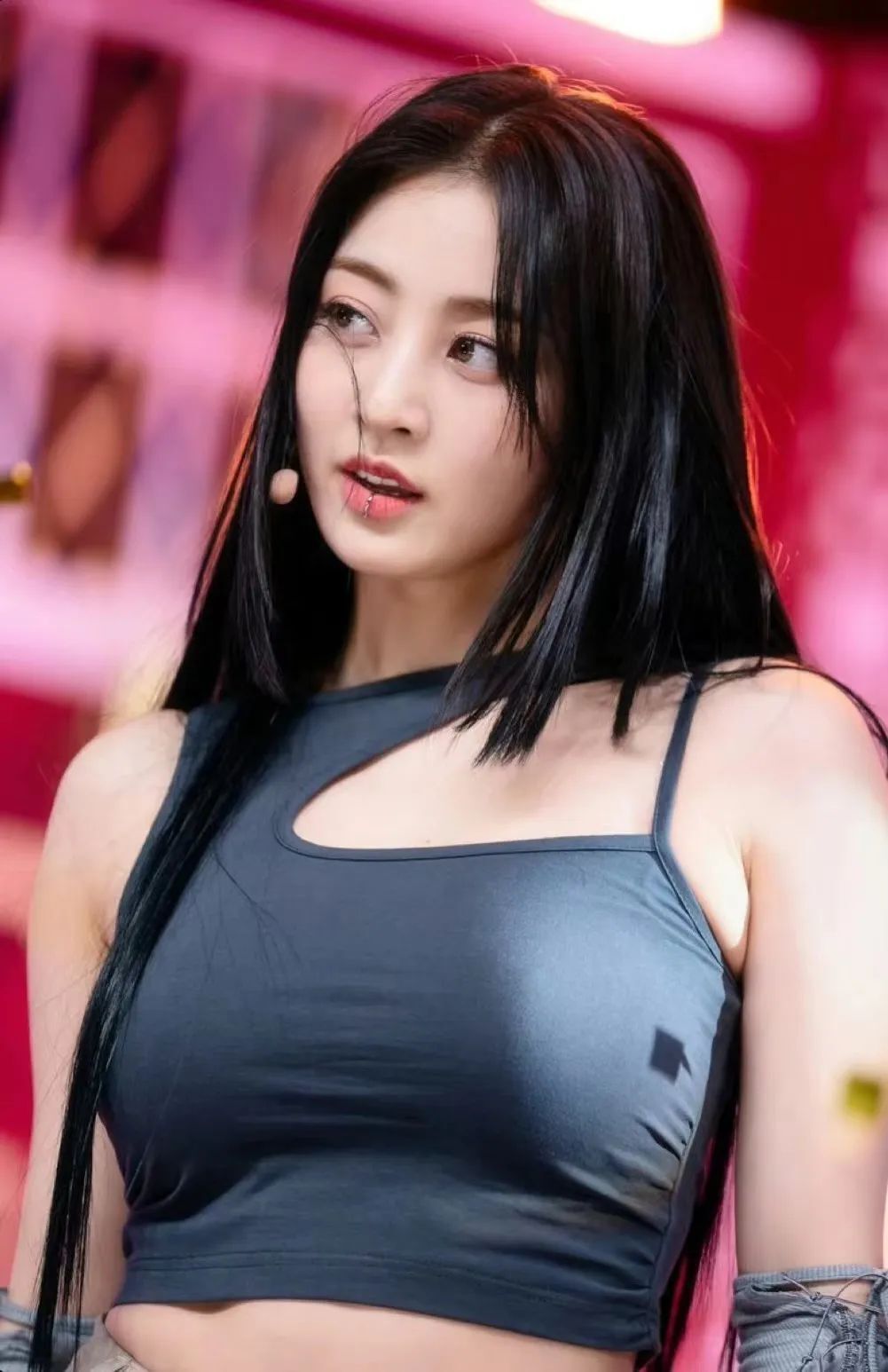 韩国女团长！纯天然完美身材，谁能不迷糊啊？