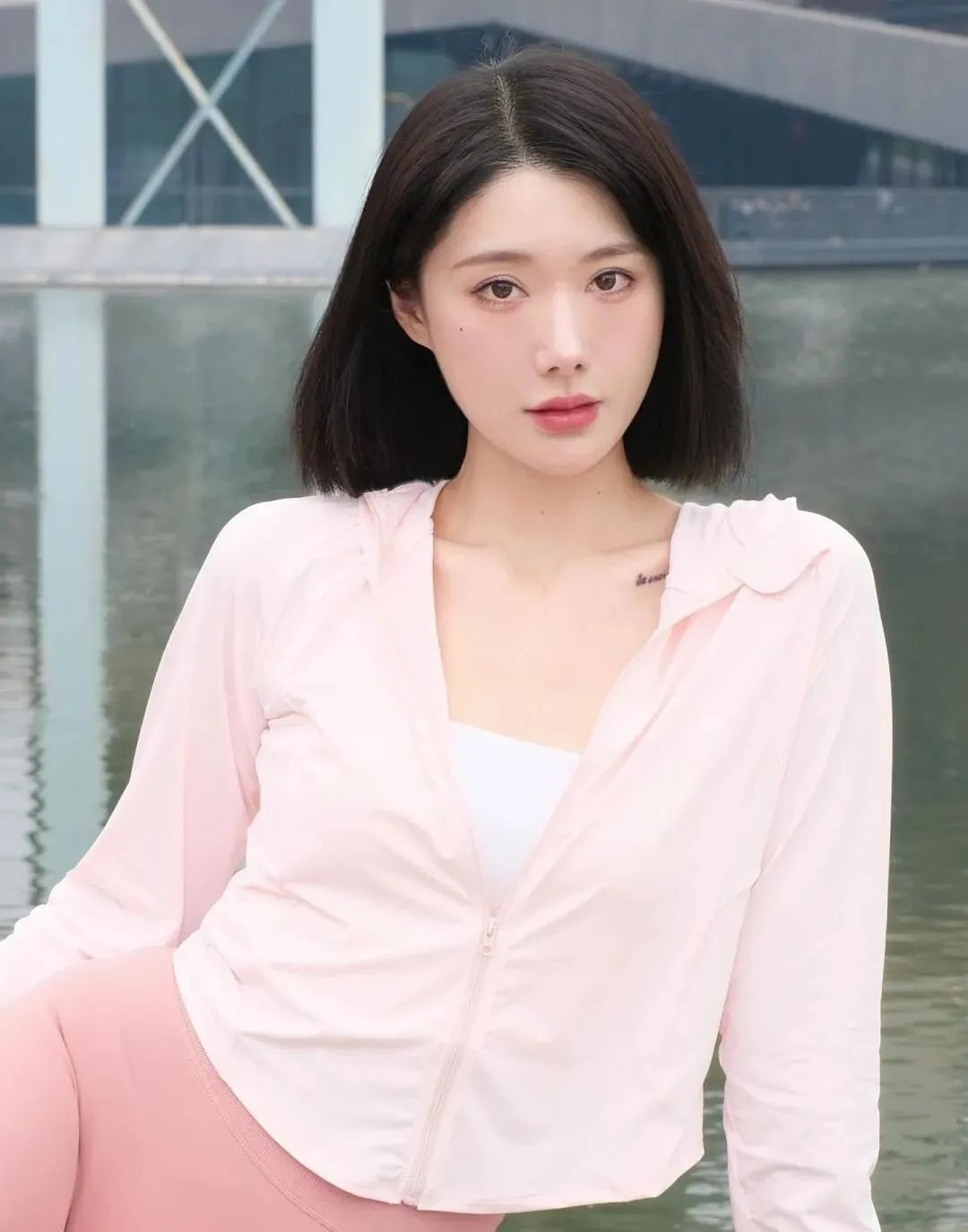 风韵少妇！短发瑜伽女神，爱了爱了