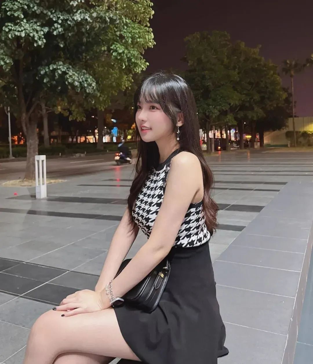 台湾的顶级女神！极品腰臀比，谁能不迷糊？