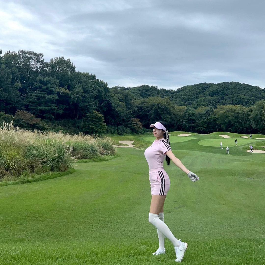 高尔夫女神！也太好看了吧！身材顶！