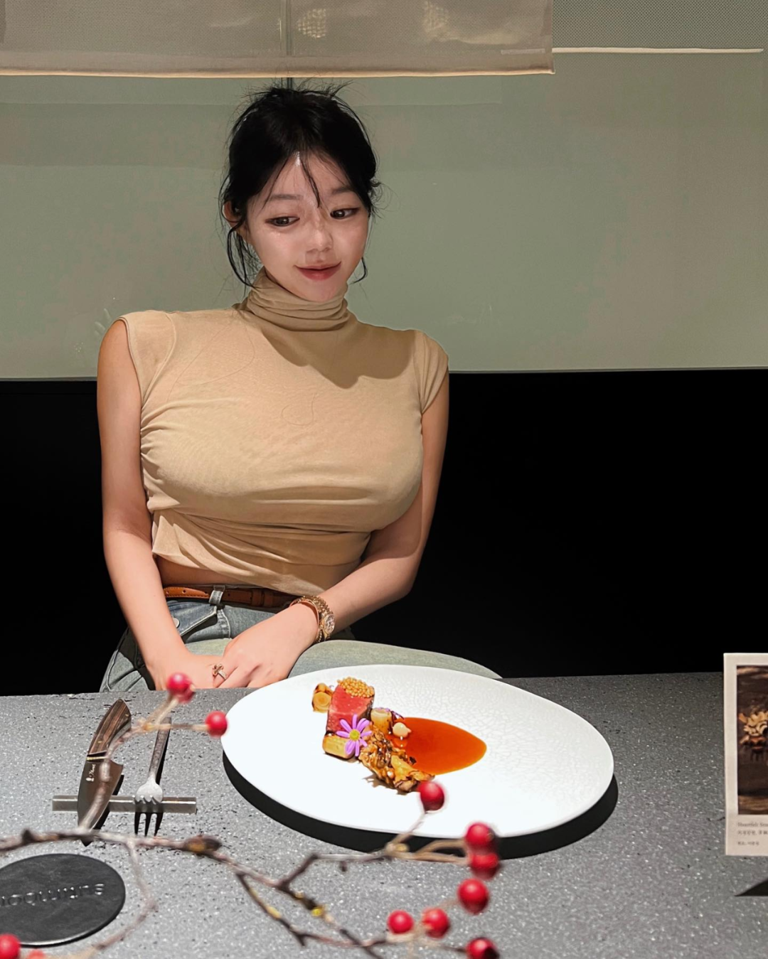 身材太秀了！颜值很高！气质拿捏了！