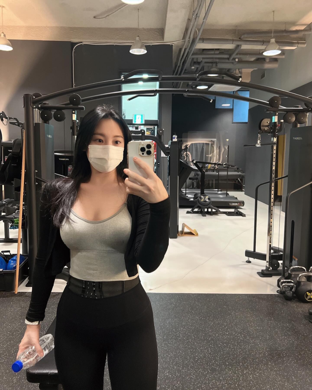 身材也太棒了吧！所以还是的多锻炼啊！