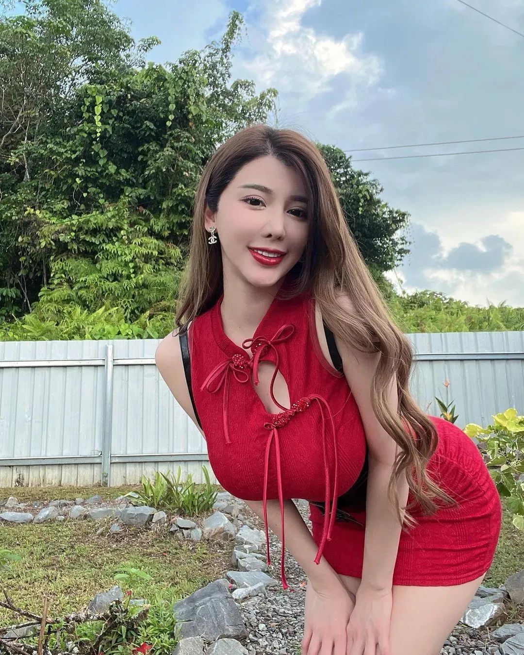 顶级韩妹！童颜巨...好身材根本藏不住！