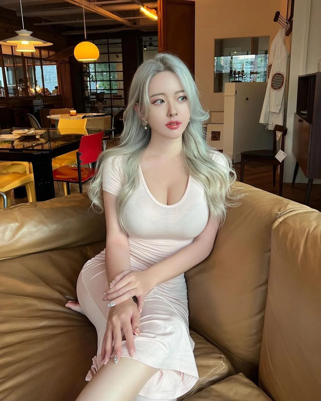 穿透视装的极品美女，令人欲罢不能！