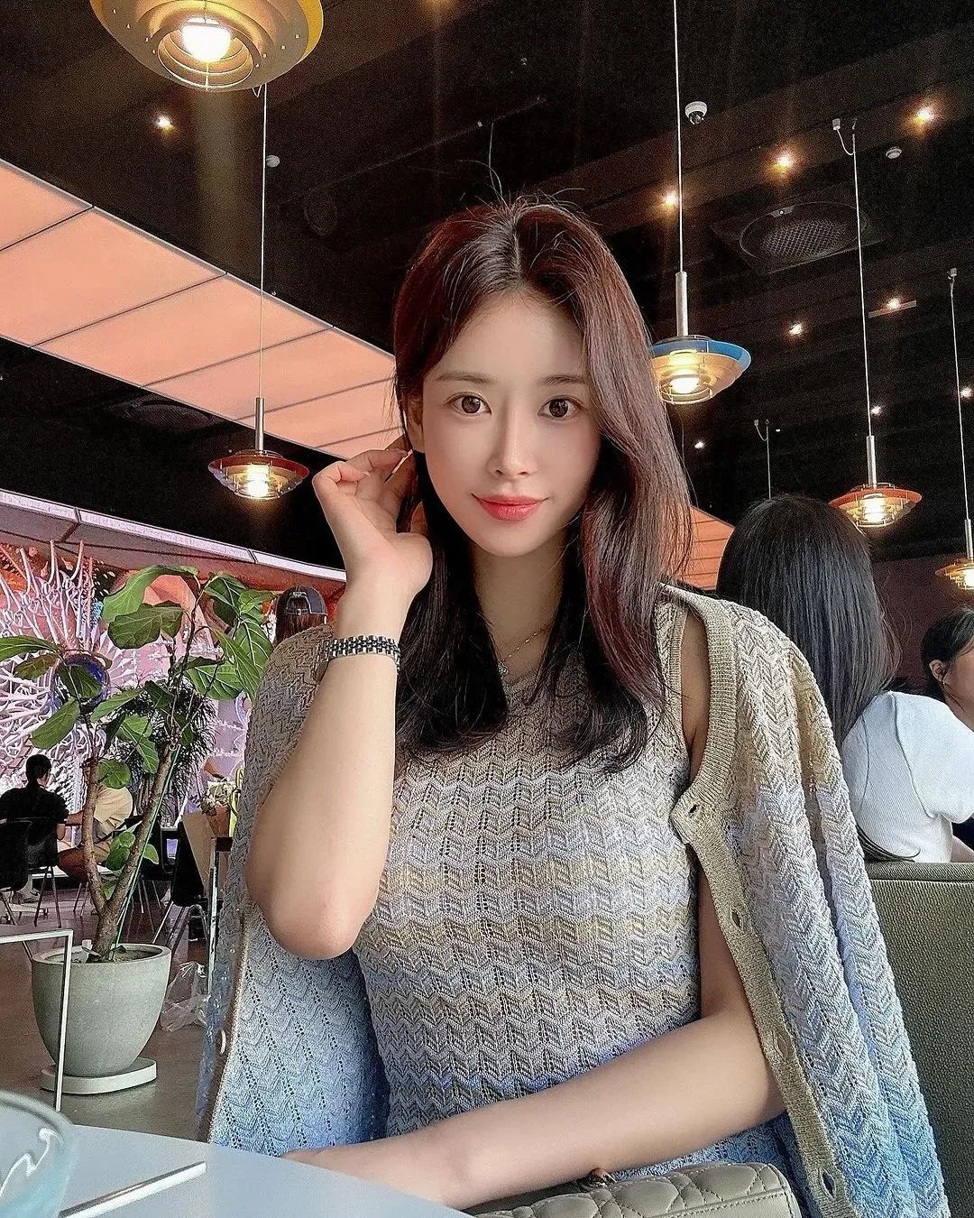 颜值逆天的韩国小妞，好想抱抱她