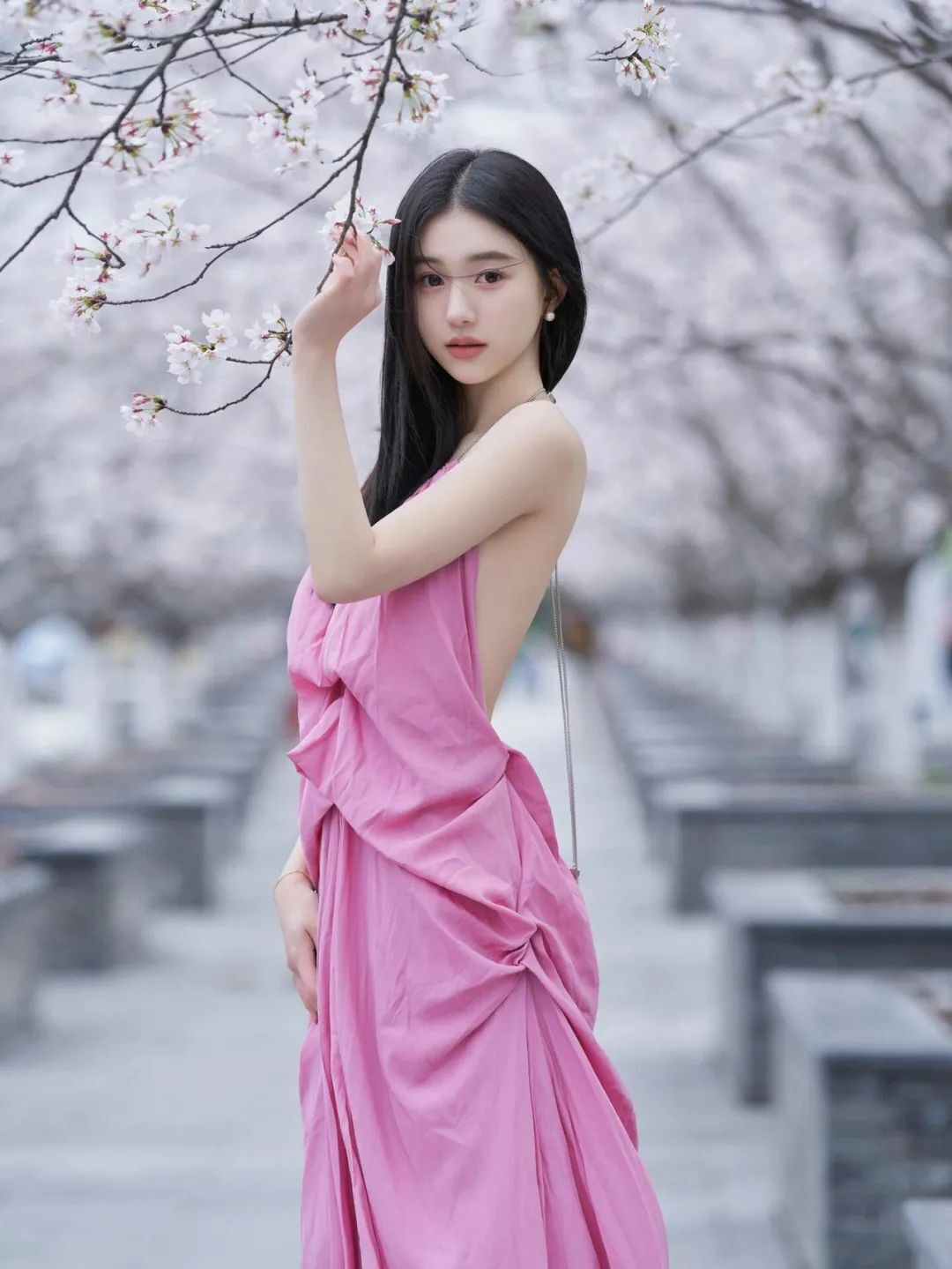 人美还是花美