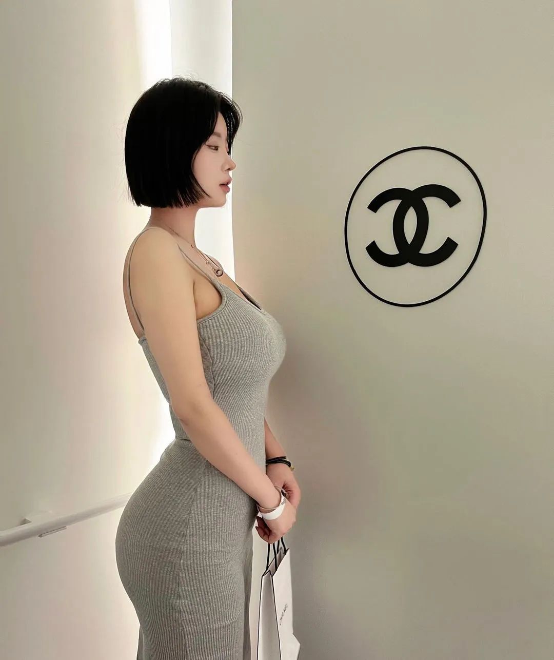 极品韩妹！圆润身材，谁能不迷糊？