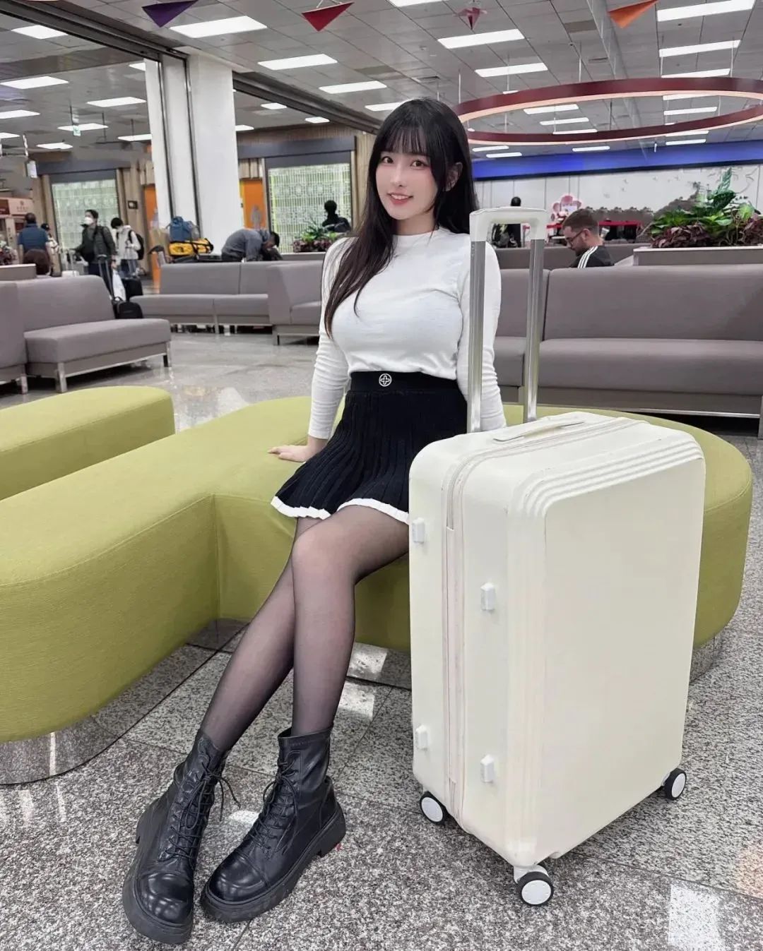 台湾的顶级女神！极品腰臀比，谁能不迷糊？