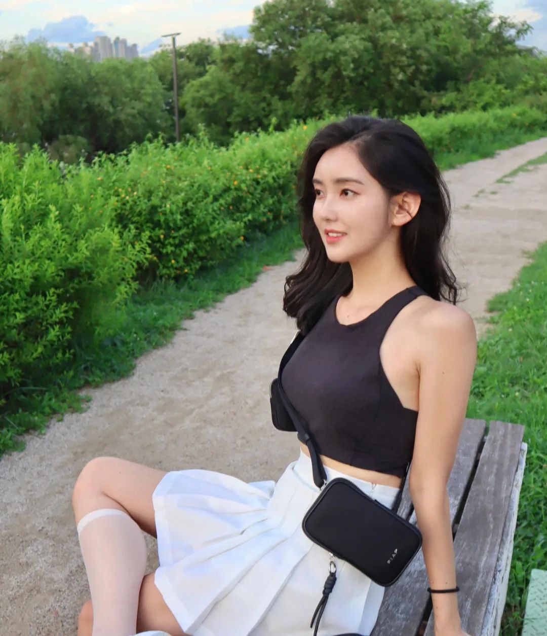 韩国少妇女神！苗条身材，一颦一笑真的绝了