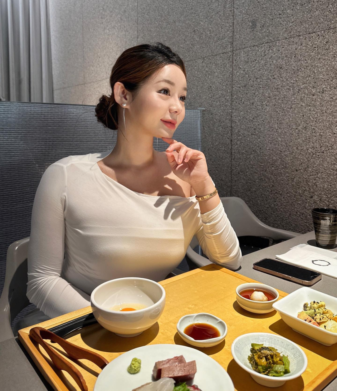 身材也太顶了吧！曲线非常完美！