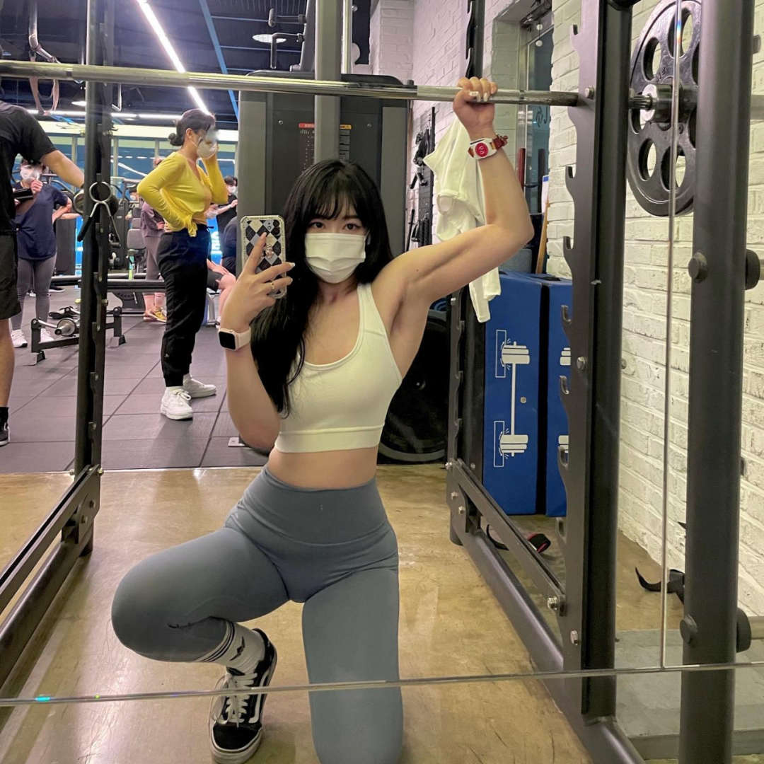 腿也太长了吧！身材比例也非常优秀！