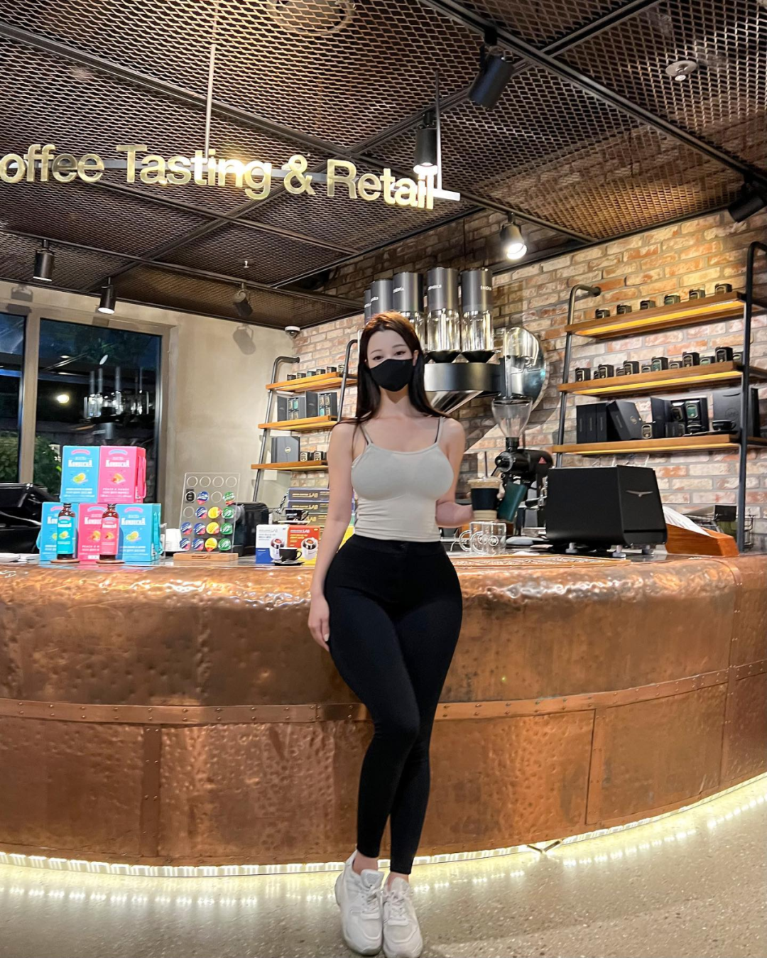 漫画里的身材！身材比例也太好了吧