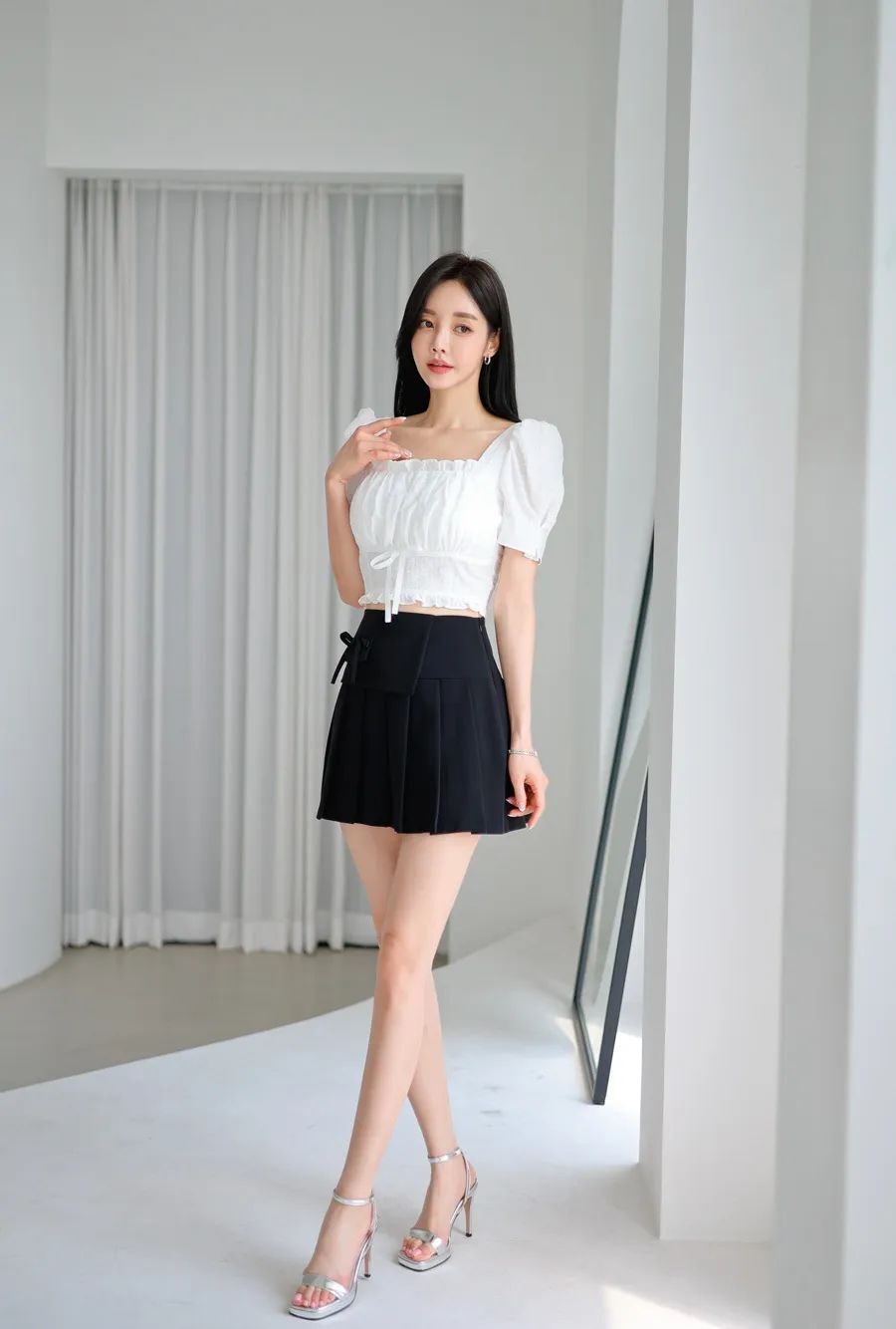 孙允珠图鉴843，白色蕾丝拼接短上衣