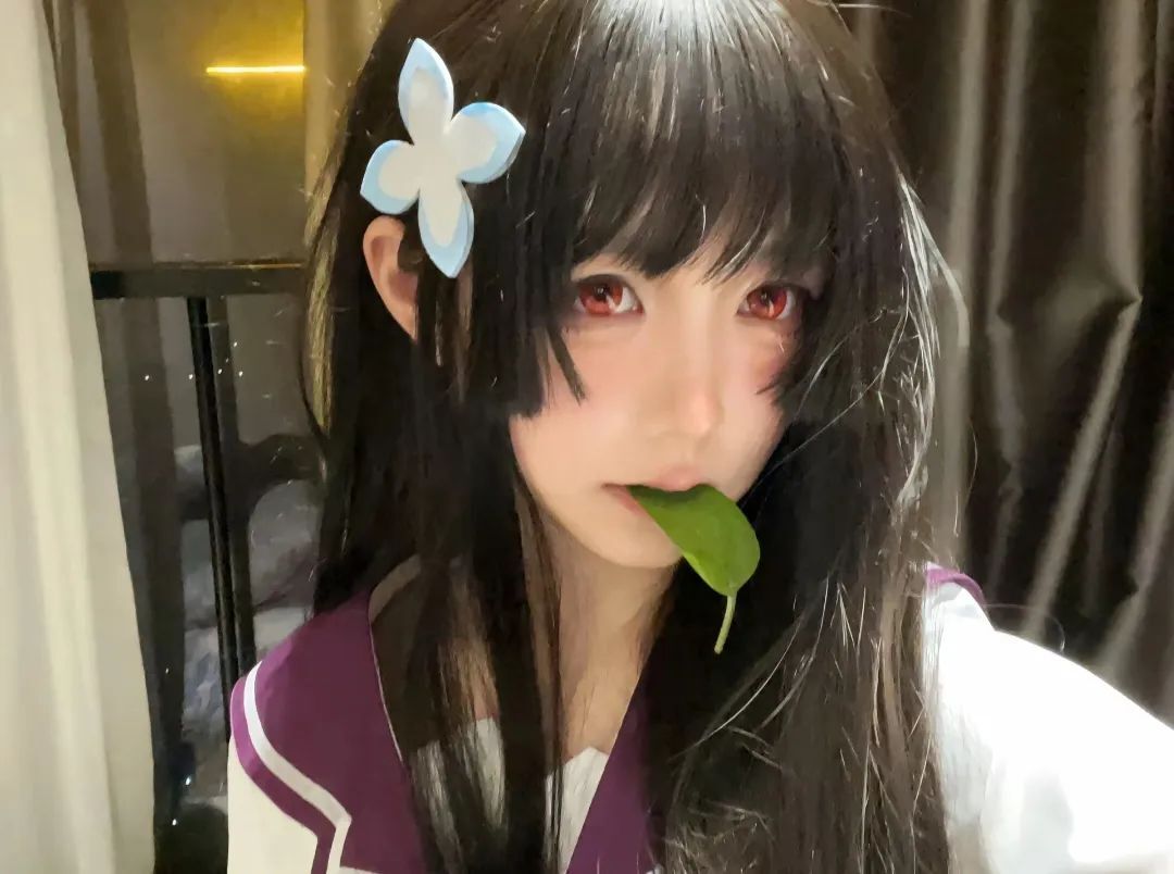 落日沉溺于橘色的海，晚风沦陷于赤诚的爱。散尽繁华 礼尽而弥！      无尽夏的花语是永恒的爱。#散华礼弥#cos#夜景#甜妹