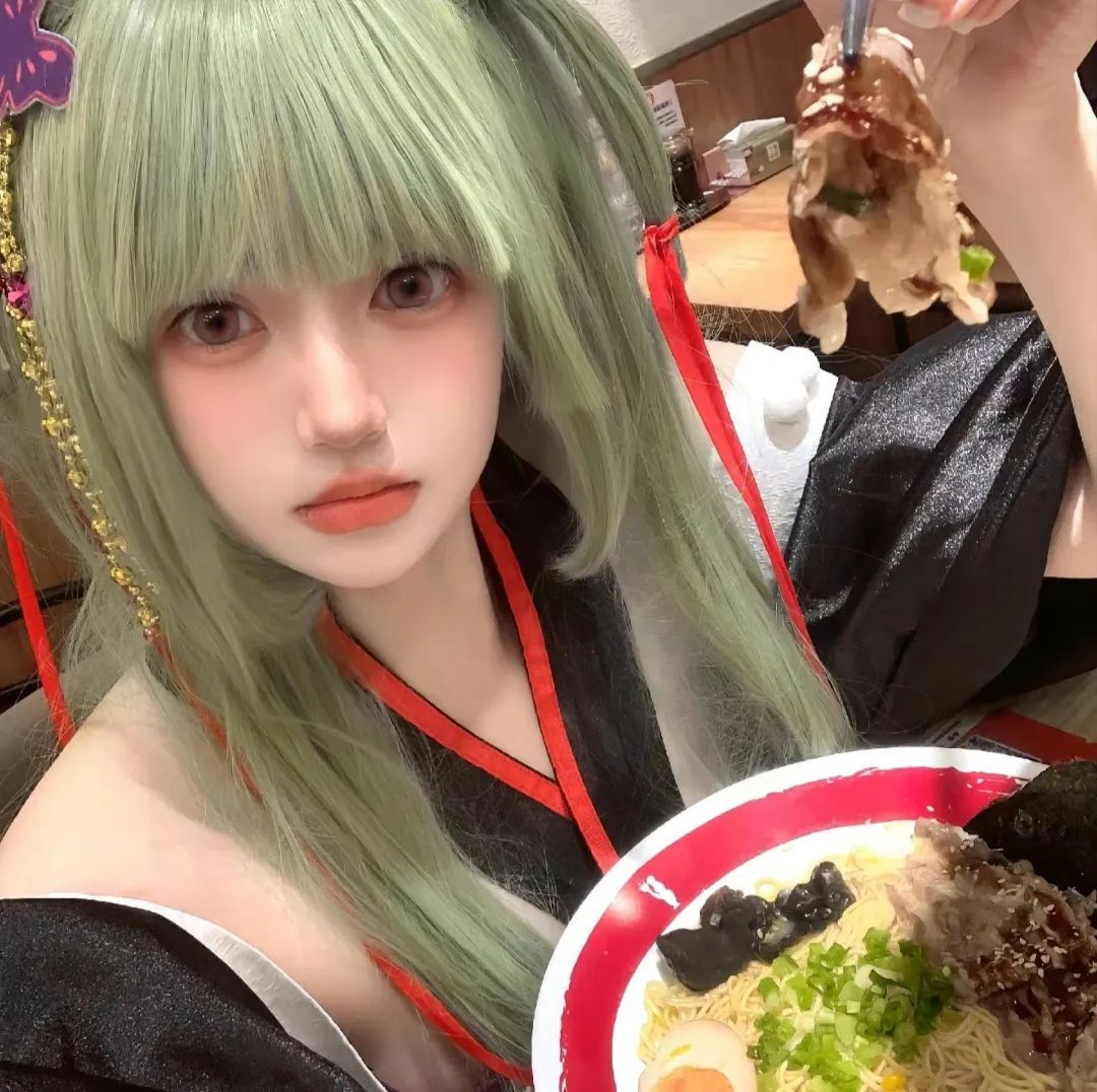 “愿你不用再独与明月为伴，因为总是有人会幸福着你的幸福”#galgame#千恋万花#幼刀丛雨#cos#甜妹