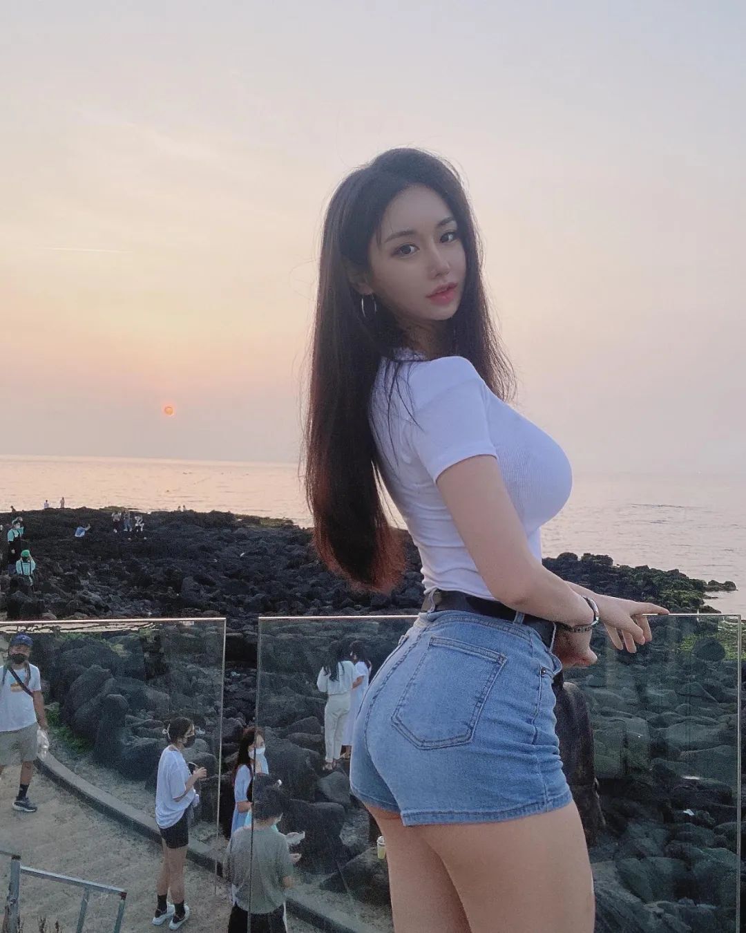炸裂身材，完美曲线！南韩这妹子太夸张了