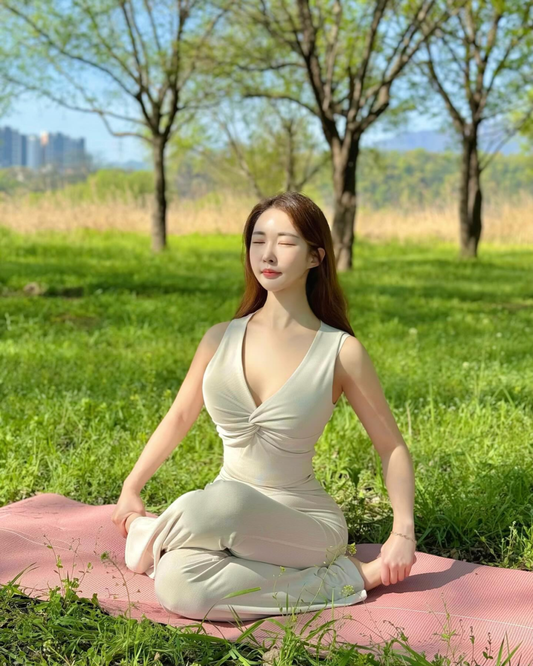 热爱瑜伽，身材颜值都很顶！