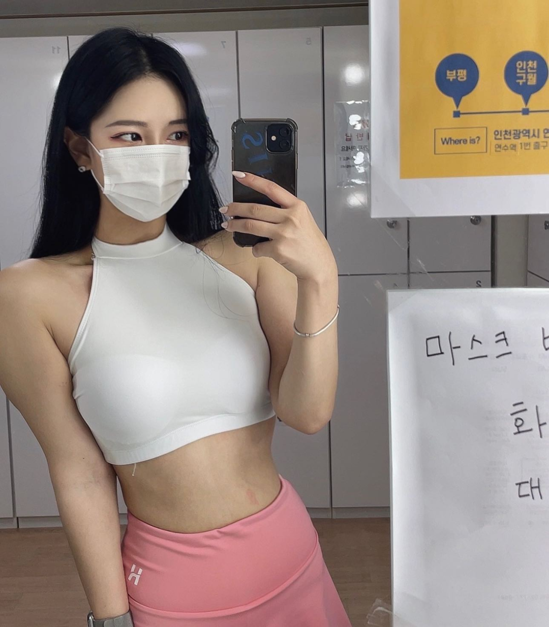 腿也太长了吧！身材比例也非常优秀！