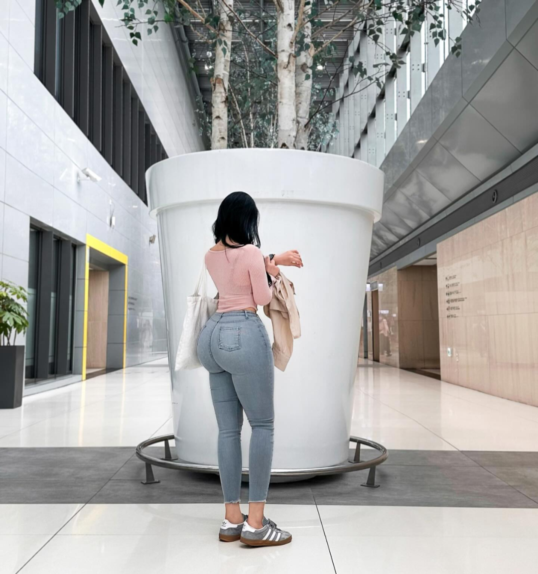 漫画里的身材！身材比例也太好了吧